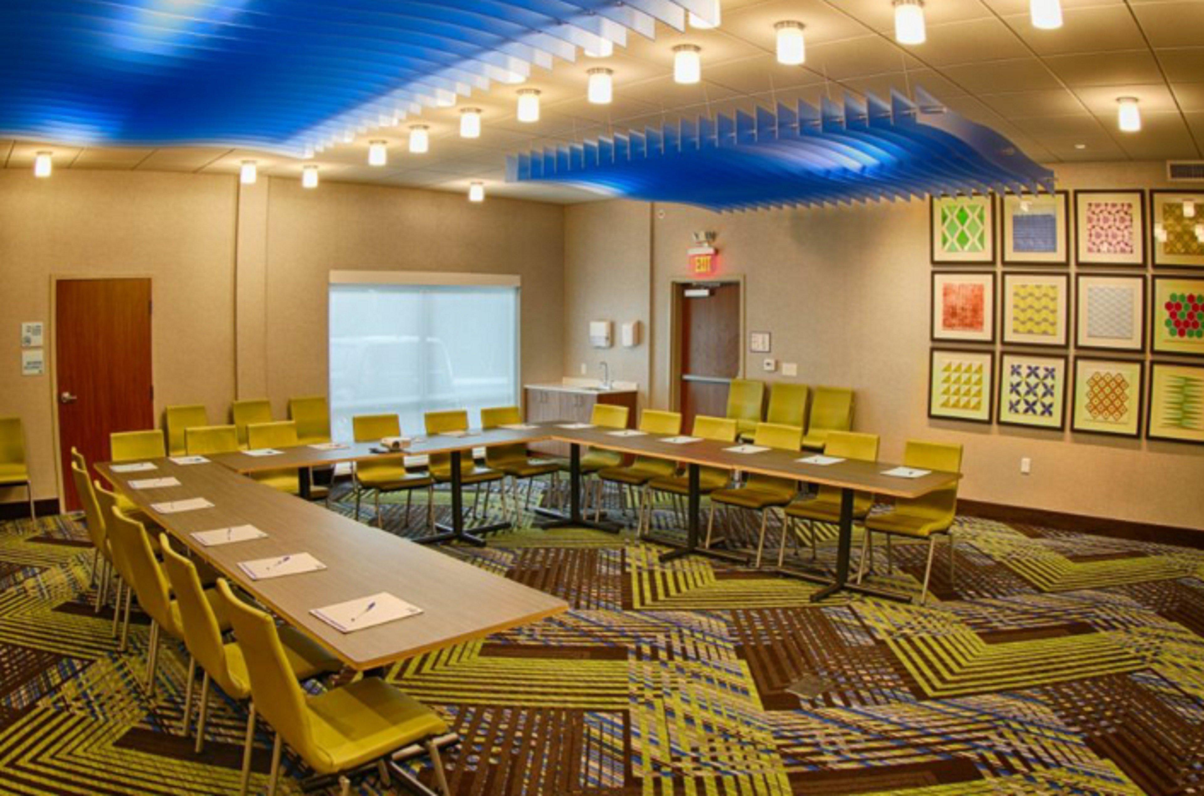 Holiday Inn Express & Suites - Detroit North - Roseville By Ihg Luaran gambar