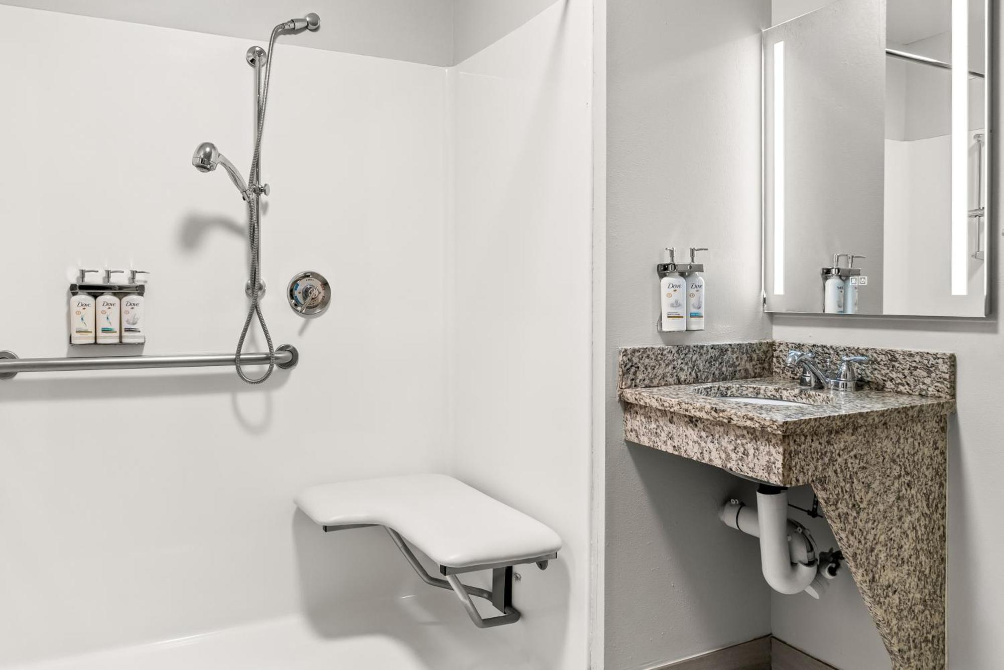 Holiday Inn Express & Suites - Detroit North - Roseville By Ihg Luaran gambar