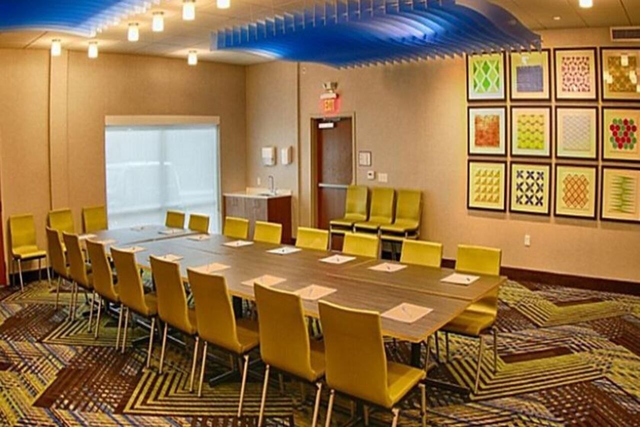 Holiday Inn Express & Suites - Detroit North - Roseville By Ihg Luaran gambar
